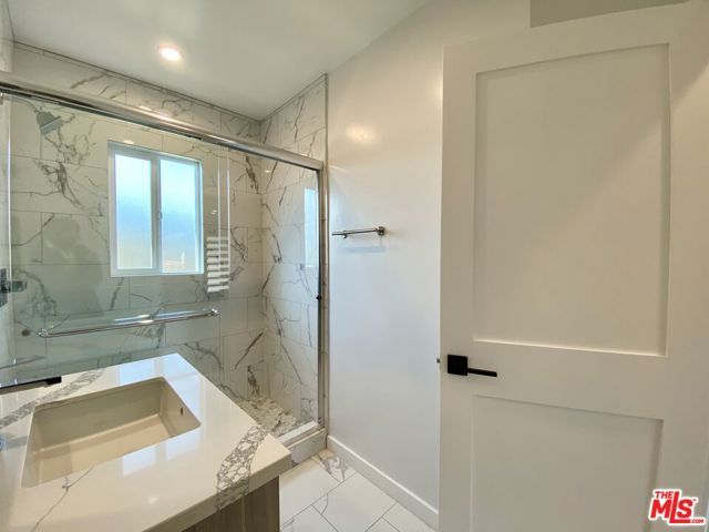3207 W 3rd Street 4, Los Angeles, CA 90020