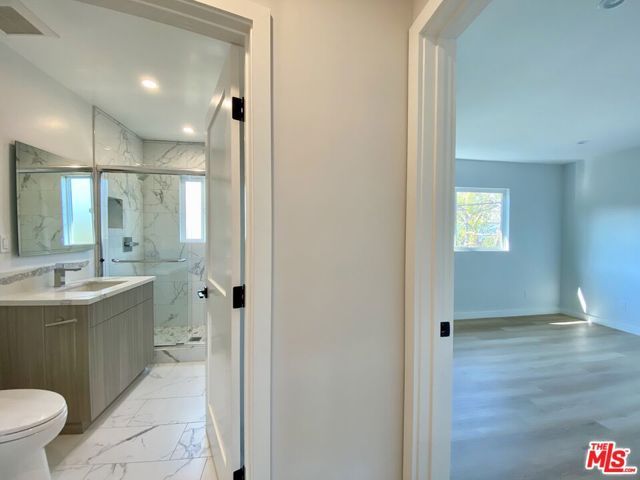 3207 W 3rd Street 4, Los Angeles, CA 90020