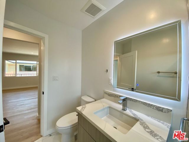 3207 W 3rd Street 4, Los Angeles, CA 90020