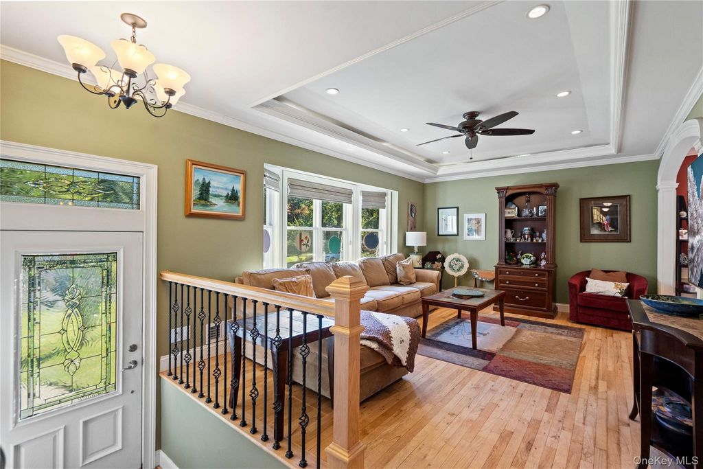 28 Peacock Lane, Commack, NY 11725 — photo 3
