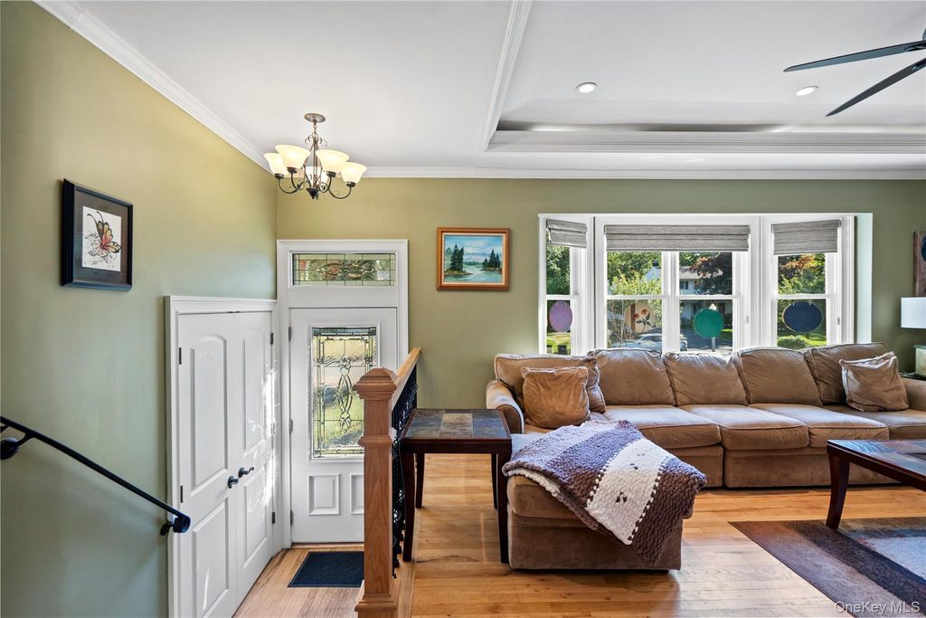 28 Peacock Lane, Commack, NY 11725 — photo 4