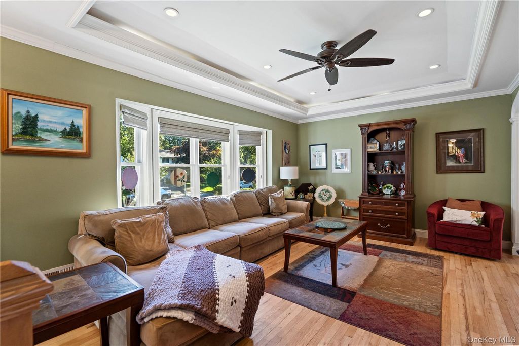 28 Peacock Lane, Commack, NY 11725 — photo 5