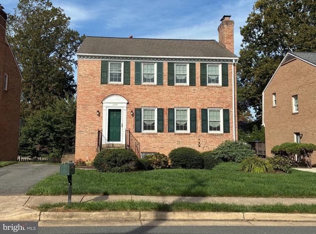 1232 PINE HILL RD, Mclean, VA 22101