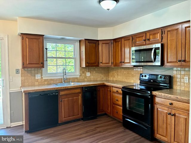 1232 PINE HILL RD, Mclean, VA 22101