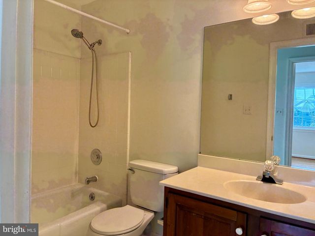 1232 PINE HILL RD, Mclean, VA 22101