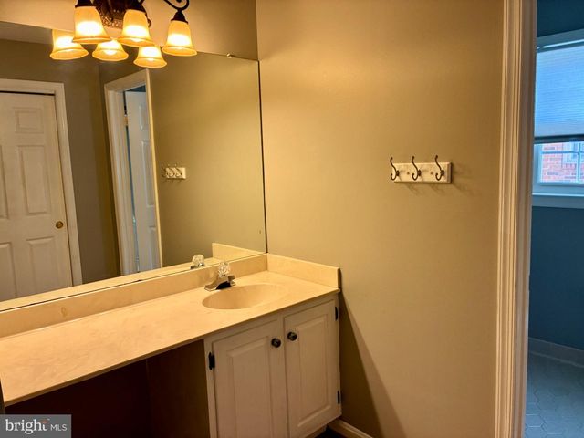 1232 PINE HILL RD, Mclean, VA 22101