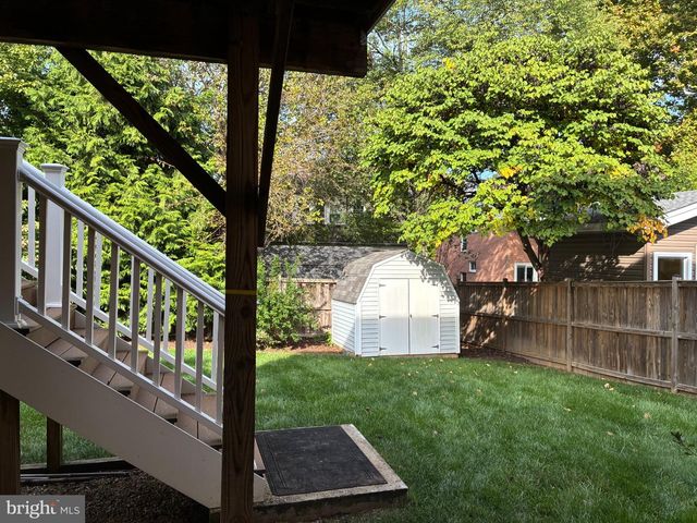 1232 PINE HILL RD, Mclean, VA 22101