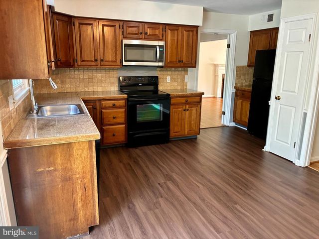 1232 PINE HILL RD, Mclean, VA 22101