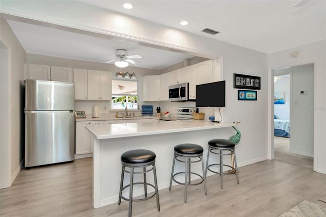 1308 HULL STREET S, Gulfport, FL 33707