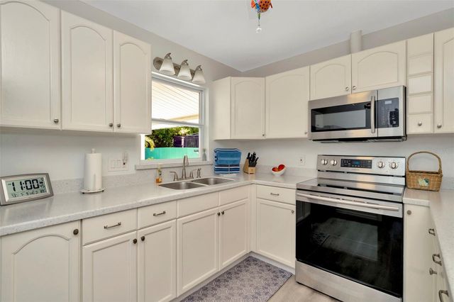 1308 HULL STREET S, Gulfport, FL 33707