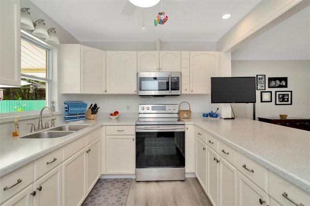 1308 HULL STREET S, Gulfport, FL 33707