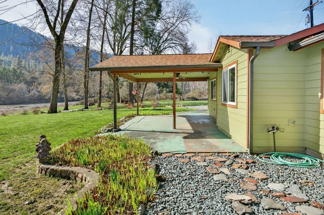423 Fielder Lane, Grants Pass, OR 97526
