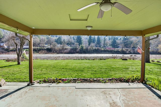 423 Fielder Lane, Grants Pass, OR 97526