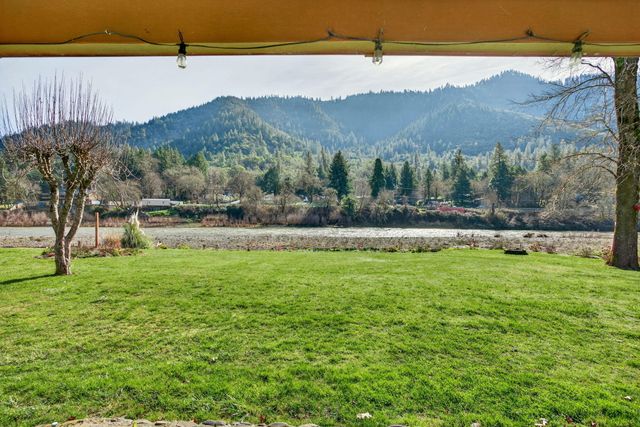 423 Fielder Lane, Grants Pass, OR 97526