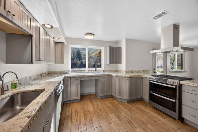 423 Fielder Lane, Grants Pass, OR 97526