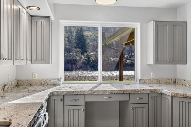 423 Fielder Lane, Grants Pass, OR 97526