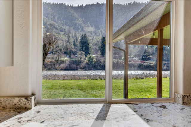 423 Fielder Lane, Grants Pass, OR 97526