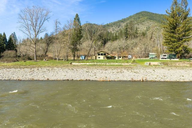 423 Fielder Lane, Grants Pass, OR 97526