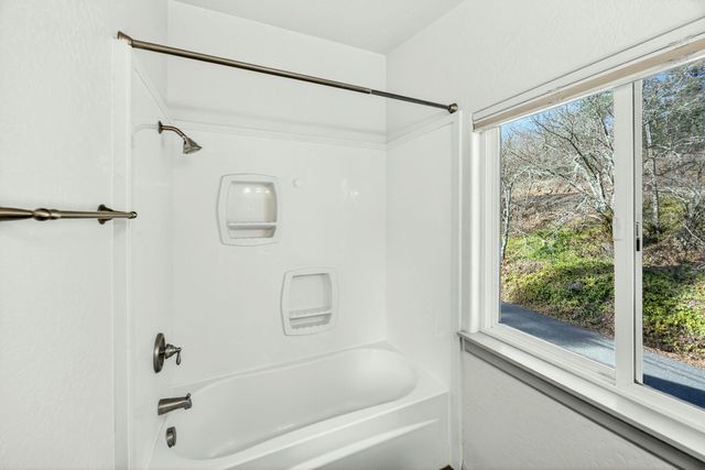 423 Fielder Lane, Grants Pass, OR 97526