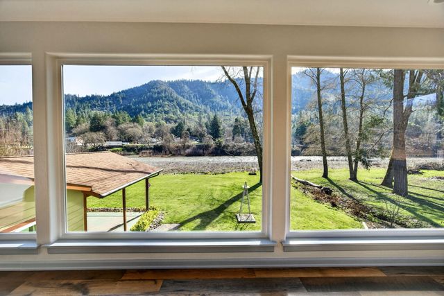 423 Fielder Lane, Grants Pass, OR 97526