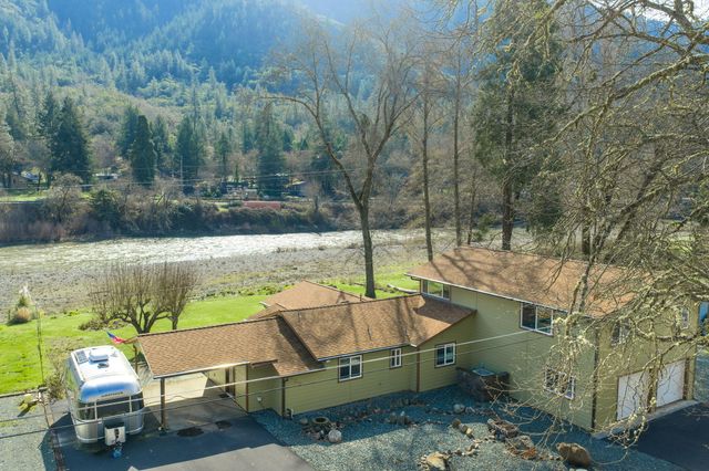 423 Fielder Lane, Grants Pass, OR 97526