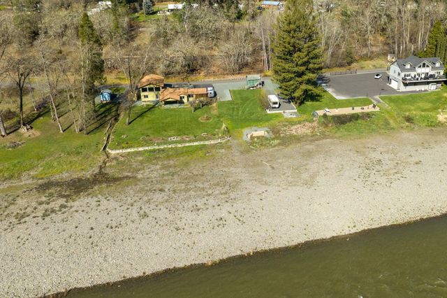 423 Fielder Lane, Grants Pass, OR 97526