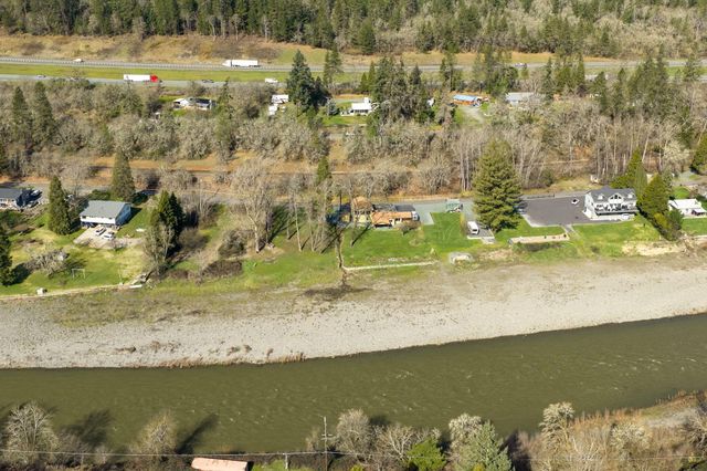 423 Fielder Lane, Grants Pass, OR 97526