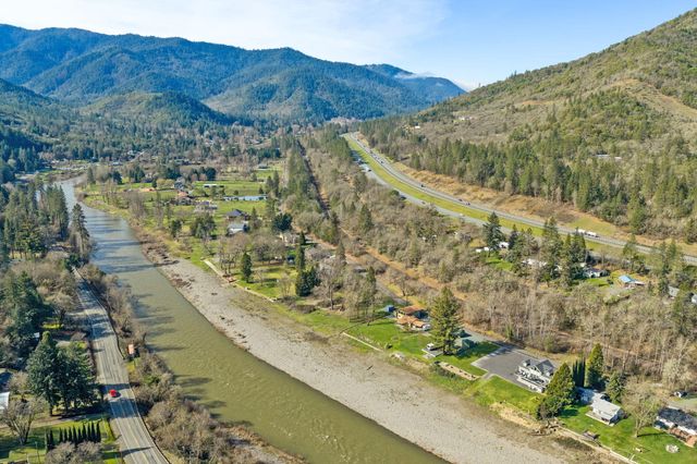 423 Fielder Lane, Grants Pass, OR 97526