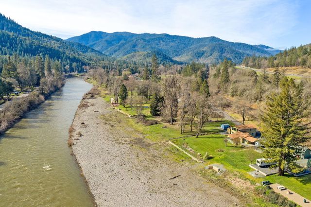 423 Fielder Lane, Grants Pass, OR 97526