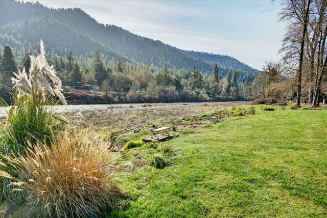 423 Fielder Lane, Grants Pass, OR 97526