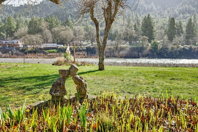 423 Fielder Lane, Grants Pass, OR 97526