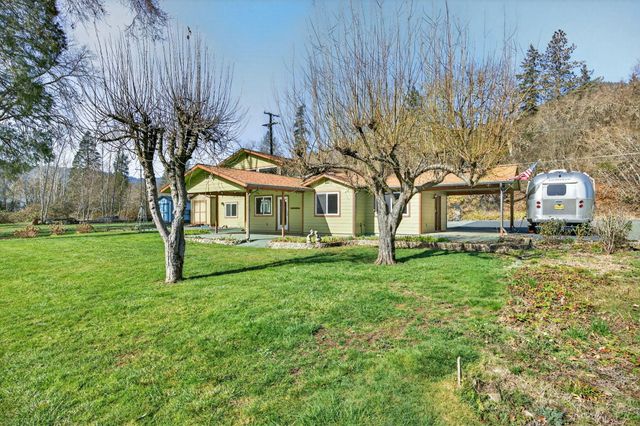 423 Fielder Lane, Grants Pass, OR 97526