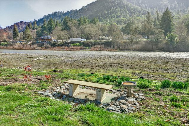 423 Fielder Lane, Grants Pass, OR 97526