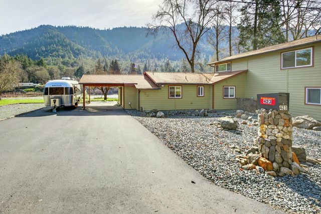 423 Fielder Lane, Grants Pass, OR 97526
