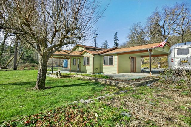 423 Fielder Lane, Grants Pass, OR 97526