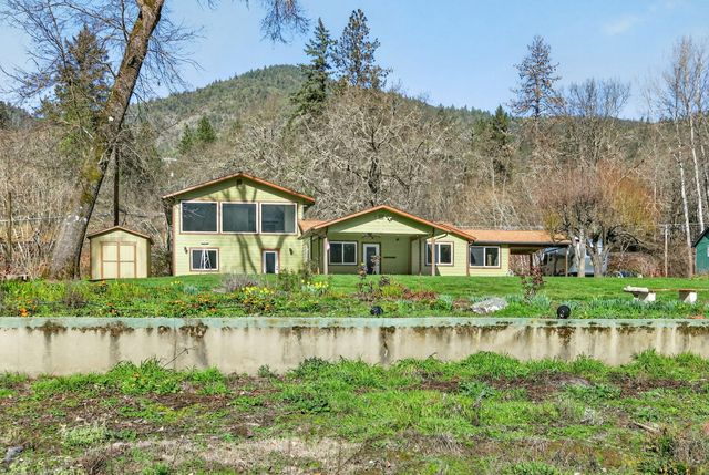 423 Fielder Lane, Grants Pass, OR 97526