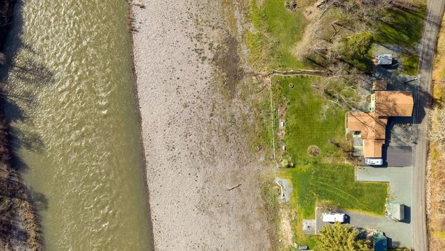 423 Fielder Lane, Grants Pass, OR 97526