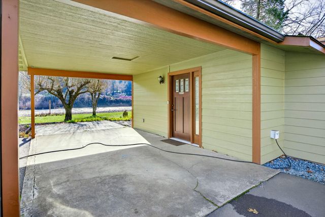 423 Fielder Lane, Grants Pass, OR 97526