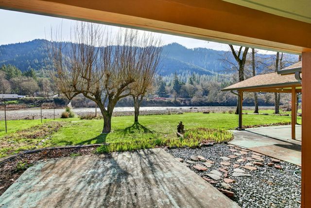 423 Fielder Lane, Grants Pass, OR 97526