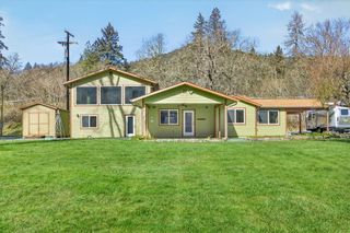 423 Fielder Lane, Grants Pass, OR 97526
