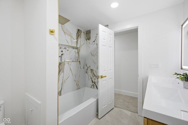 8006 Vineyard Drive, Indianapolis, IN 46260