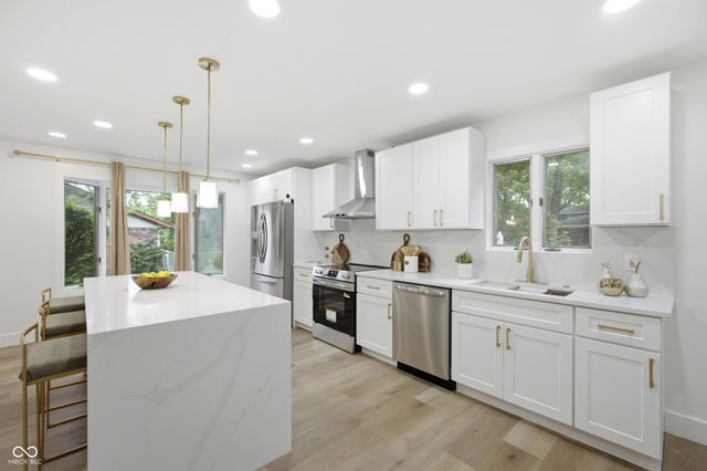 8006 Vineyard Drive, Indianapolis, IN 46260