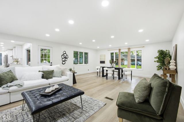 8006 Vineyard Drive, Indianapolis, IN 46260
