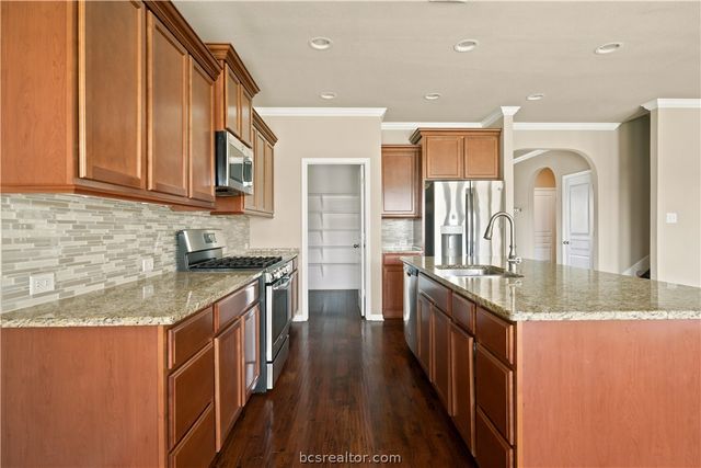 2924 Archer Drive, Bryan, TX 77808