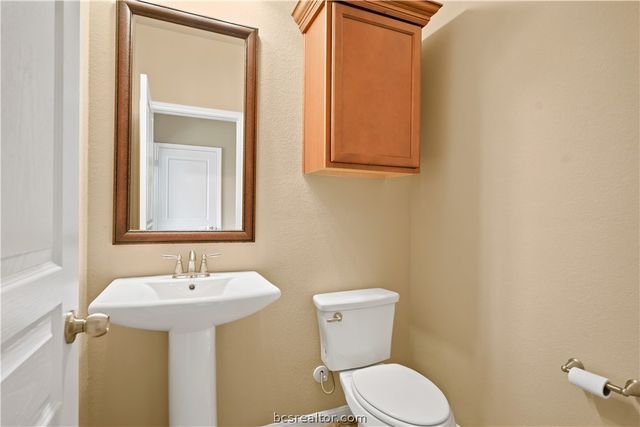 2924 Archer Drive, Bryan, TX 77808
