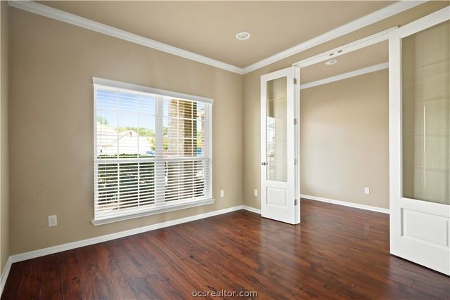 2924 Archer Drive, Bryan, TX 77808