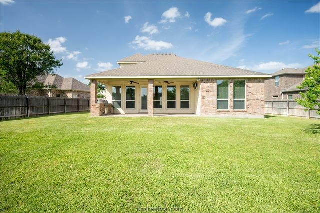 2924 Archer Drive, Bryan, TX 77808
