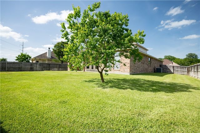 2924 Archer Drive, Bryan, TX 77808