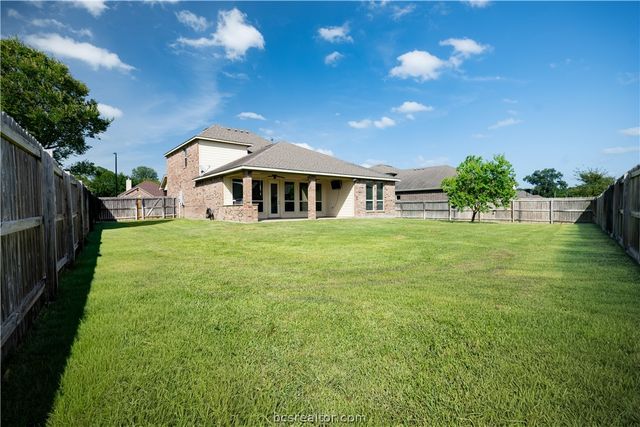 2924 Archer Drive, Bryan, TX 77808