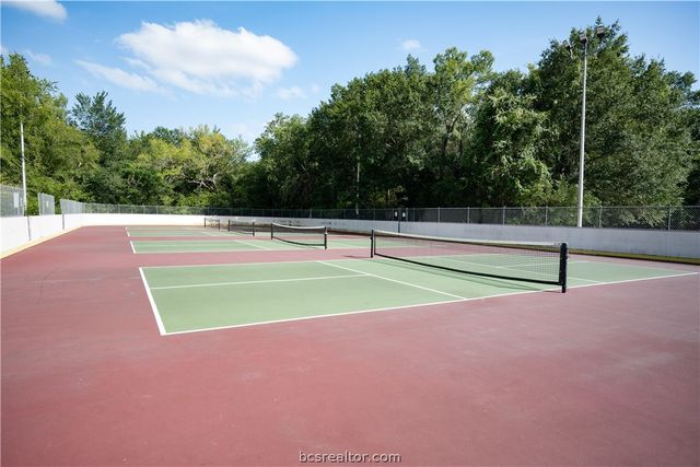 2924 Archer Drive, Bryan, TX 77808